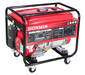 單相6千(qiān)瓦汽(qì)油發電機組電啟(qǐ)動DM7500CXD【帶移動輪】 單相6千瓦汽油發電機組電啟動DM7500CXD【帶(dài)移(yí)動輪】